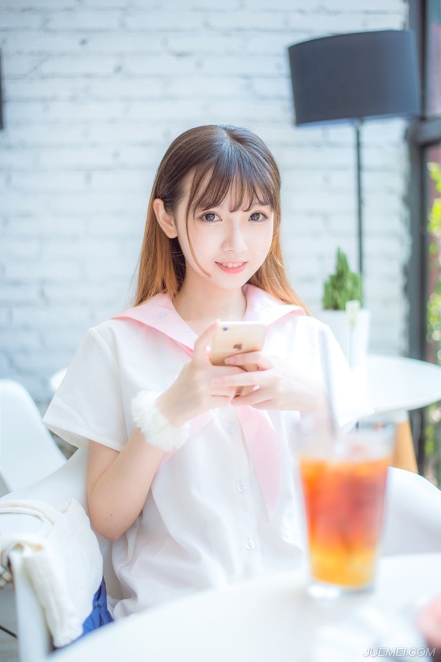 “那庞统真的如此厉害？”马谡疑惑的看向诸葛亮，庞统的名字他自然也听过，随着庞统出仕吕布，一些黑历史也渐渐被挖出来，那对于荆襄世家来说，并不是一件好事，当初庞统初出茅庐，欲见刘表，却因为长得太丑，连刘表的面都没有见到，恰逢吕玲绮在荆州横行，被蔡瑁所困，正是因为庞统相助，才得以脱困，然后不知怎么的，就跑去了西域，创下了不小的功业，而后在冀州时正式效忠吕布，助吕布推广均田，也是从那时候开始，荆州庞家，因为庞统的原因开始遭到排斥，声势大不如前，这两年更是销声匿迹。